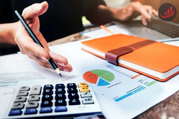 خدمات حسابداری و مالی به کسب‌وکارها کمک می‌کند تا مدیریت دقیق‌تری بر منابع مالی خود داشته باشند و بهره‌وری را افزایش دهند. این خدمات شامل حوزه‌های مختلفی می‌شوند که هر یک نیازهای خاصی از کسب‌وکار را پوشش می‌دهند: